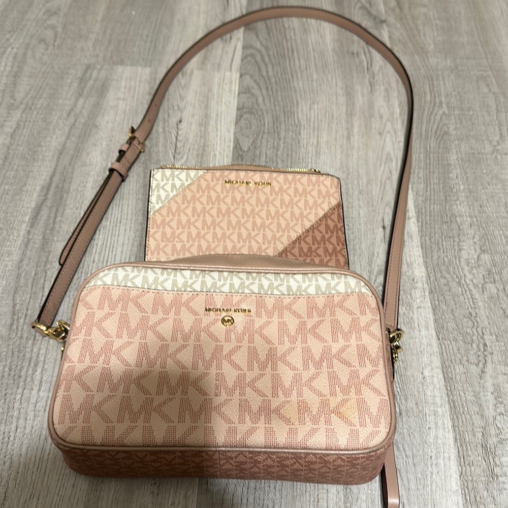 Michael kors purse and matching wallet